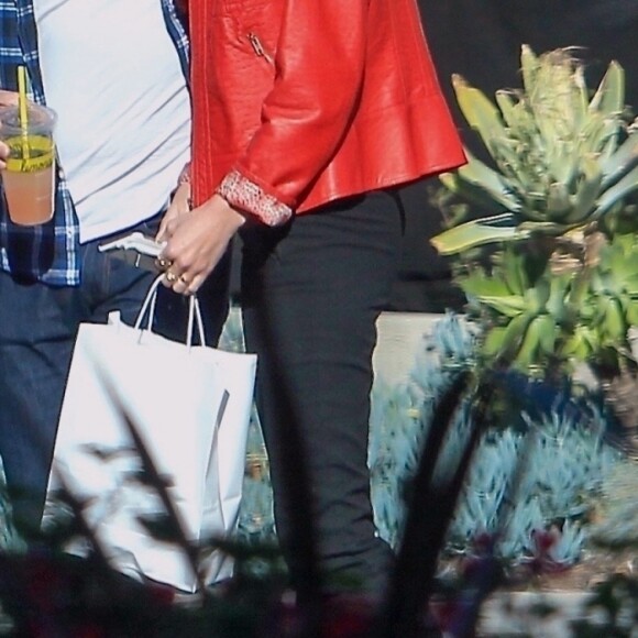 Exclusif - Ed Westwick et sa compagne Jessica Serfaty déjeunent à Los Angeles, le 20 janvier 2018.