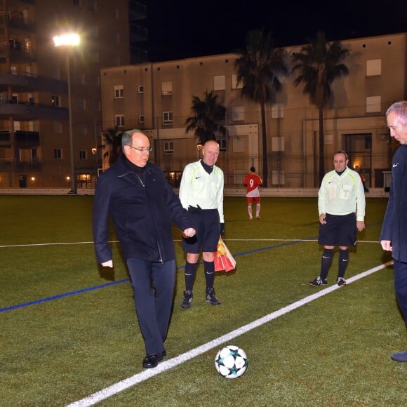 Le prince Albert II de Monaco et Vadim Vasilyev, le vice-président de l'AS Monaco, ont donné le coup d'envoi lors du traditionnel match de football au stade de Cap d'Ail le 22 janvier 2018, opposant l'équipe du prince Albert II de Monaco à celle des Artistes du Cirque pendant le 42eme Festival International du Cirque de Monte Carlo. L'équipe du Prince a remporté la rencontre par 2 buts à 0. © Bruno Bebert/Bestimage