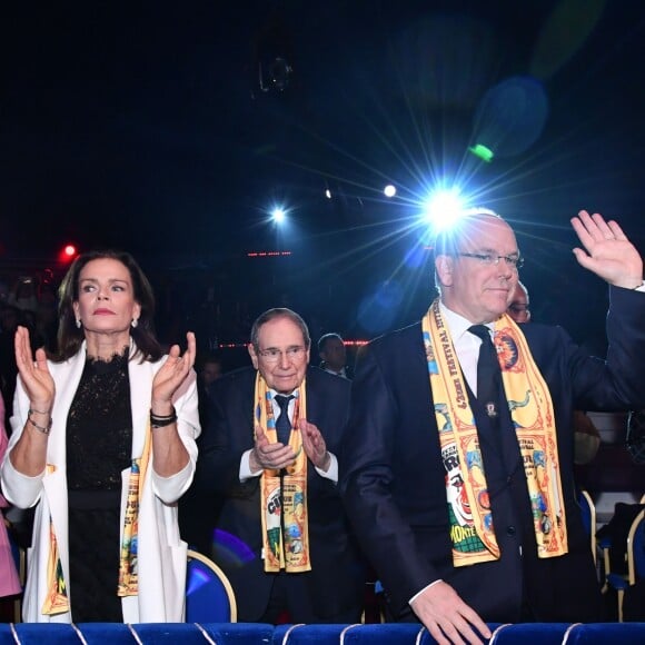 Pauline Ducruet, la princesse Stéphanie de Monaco, le prince Albert II de Monaco, Louis Ducruet et, derrière, sa compagne Marie et Robert Hossein lors de la soirée de remise des prix du 42ème Festival International du Cirque de Monte Carlo le 23 janvier 2018. © Bruno Bebert/Bestimage 