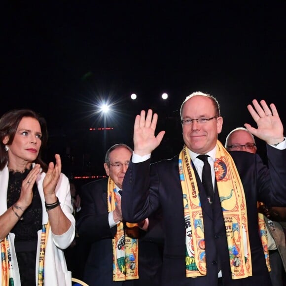 Pauline Ducruet, la princesse Stéphanie de Monaco, le prince Albert II de Monaco, Louis Ducruet et, derrière, sa compagne Marie et Robert Hossein lors de la soirée de remise des prix du 42ème Festival International du Cirque de Monte Carlo le 23 janvier 2018. © Bruno Bebert/Bestimage 