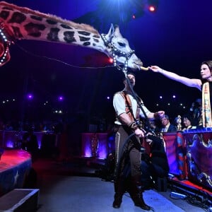 La princesse Stéphanie de Monaco avec la girafe de Jozsef Richter, Clown d'Or 2018, lors de la soirée de remise des prix du 42ème Festival International du Cirque de Monte Carlo le 23 janvier 2018. © Bruno Bebert/Bestimage