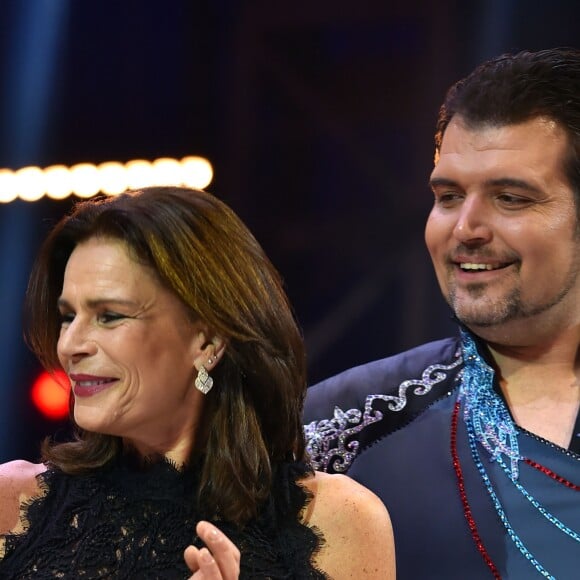 La princesse Stéphanie de Monaco remet un Clown d'Argent au Duo Stauberti pour un numéro de Perches lors de la soirée de remise des prix du 42ème Festival International du Cirque de Monte Carlo le 23 janvier 2018 © Bruno Bebert/Bestimage