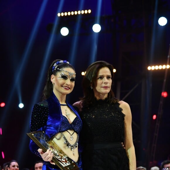 La princesse Stéphanie de Monaco remet un Prix Spécial à la dompteuse de tigres Carmen Zander lors de la soirée de remise des prix du 42ème Festival International du Cirque de Monte Carlo le 23 janvier 2018. © Bruno Bebert/Bestimage