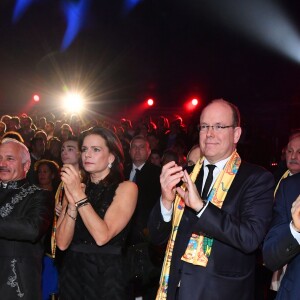 De gauche à droite, la princesse Stéphanie de Monaco, le prince Albert II de Monaco et Louis Ducruet lors de la soirée de remise des prix du 42ème Festival International du Cirque de Monte Carlo le 23 janvier 2018. © Bruno Bebert/Bestimage