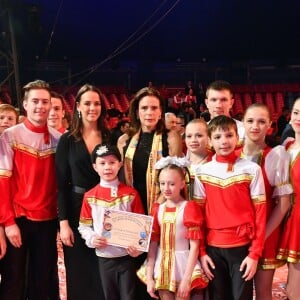 La princesse Stéphanie de Monaco et Pauline Ducruet entourées par la Troupe Nizhny Tagil lors de la soirée de remise des prix du 42ème Festival International du Cirque de Monte Carlo le 23 janvier 2018. © Bruno Bebert/Bestimage