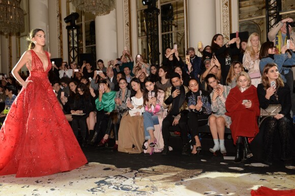 Denni Elias, Olivia Palermo, Dani Alves, Hiba Abouk, Iman Pérez, Caroline Daur et Elisa Bachir Bey - Défilé de mode "Zuhair Murad", collection Haute-Couture printemps-été 2018, à Paris le 24 janvier 2018. © Rachid Bellak/Bestimage