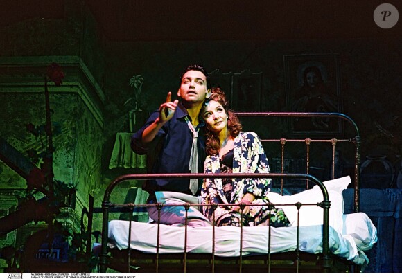 Clotilde Courau et Arnaud Giovaninetti dans Irma la Douce en 2001.