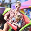 January Jones etson fils Xander à la fête foraine de Chili Cook-Off à Malibu. Le 3 septembre 2017.