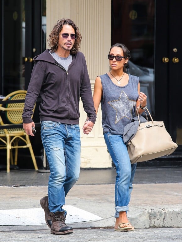 Chris Cornell et sa femme Vicky Karayiannis se promenent a New York, le 3 octobre 2013.