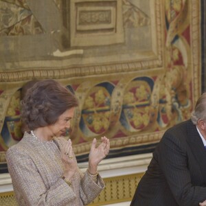 Le roi Felipe VI d'Espagne a remis le 30 janvier 2018, jour de son 50e anniversaire, le collier et les insignes de l'Ordre de la Toison d'or à sa fille aînée et héritière la princesse Leonor des Asturies, 12 ans, au palais royal à Madrid, en présence notamment de la reine Letizia, l'infante Sofia, le roi Juan Carlos Ier et la reine Sofia, l'infante Elena ou encore Paloma Rocasolano et Jesus Ortiz.