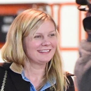 Exclusif - Kirsten Dunst enceinte et son fiancé Jesse Plemons arrivent à Los Angeles le 17 janvier 2018.