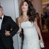 George Clooney (montre Omega) et sa femme Amal Alamuddin clooney (enceinte) très complice lors de la 42e cérémonie des César à la salle Pleyel à Paris le 24 février 2017. © Olivier Borde / Dominique Jacovides / Bestimage