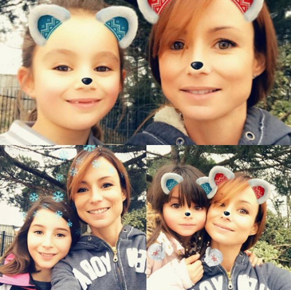 Jennifer Lauret et ses trois filles font un selfie ! Janvier 2018.