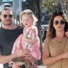 Jamie Dornan se balade avec sa femme Amelia Warner et ses enfants Elva et Dulcie dans les rues de Studio City, le 28 janvier 2018