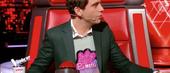 Mika vexe Zazie après la prestation de Carlton dans "The Voice 7" sur TF1 le 3 février 2018.