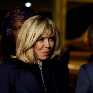 La première dame Brigitte Macron (Trogneux) sont accueillis par le président sénégalais Macky Sall et sa femme la première dame Marieme Faye Sall à l'aéroport international Léopold-Sédar-Senghor à Dakar, Sénégal, le 1er février 2018. © Dominique Jacovides/Bestimage