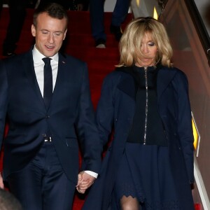 Le président de la République Emmanuel Macron et sa femme la première dame Brigitte Macron (Trogneux) sont accueillis par le président sénégalais Macky Sall et sa femme la première dame Marieme Faye Sall à l'aéroport international Léopold-Sédar-Senghor à Dakar, Sénégal, le 1er février 2018  © Dominique Jacovides/Bestimage