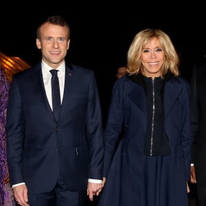 Le président de la République Emmanuel Macron et sa femme la première dame Brigitte Macron (Trogneux) sont accueillis par le président sénégalais Macky Sall et sa femme la première dame Marieme Faye Sall à l'aéroport international Léopold-Sédar-Senghor à Dakar, Sénégal, le 1er février 2018 © Dominique Jacovides/Bestimage