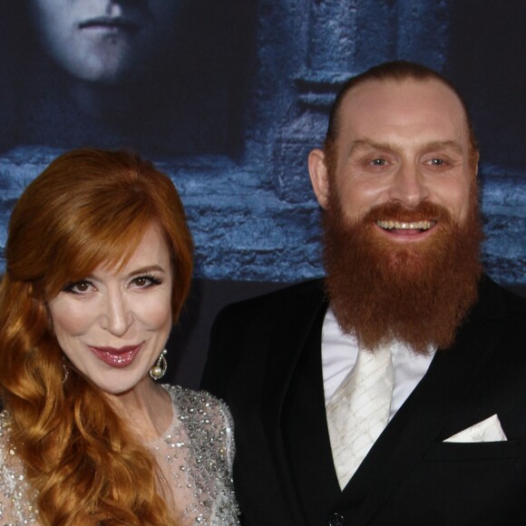Kristofer Hivju et sa femme Gry Molvær - Célébrités lors de la première de la saison 6 de Game Of Thrones à Hollywood le 10 Avril 2016.
