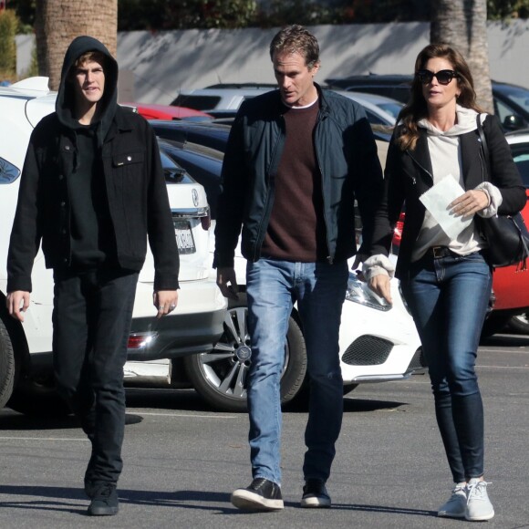 Exclusif - Cindy Crawford, son mari Rande Gerber et leur fils Presley à Los Angeles le 21 décembre 2017.