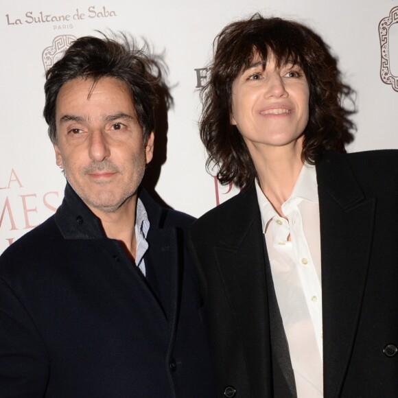 Exclusif - Yvan Attal et sa compagne Charlotte Gainsbourg - After-party du film "La Promesse de l'Aube" d'Eric Barbier" au restaurant Le Café Marly à Paris, France, le 12 décembre 2017. Evènement organisé par Five Eyes Production. © Rachid Bellak/Bestimage