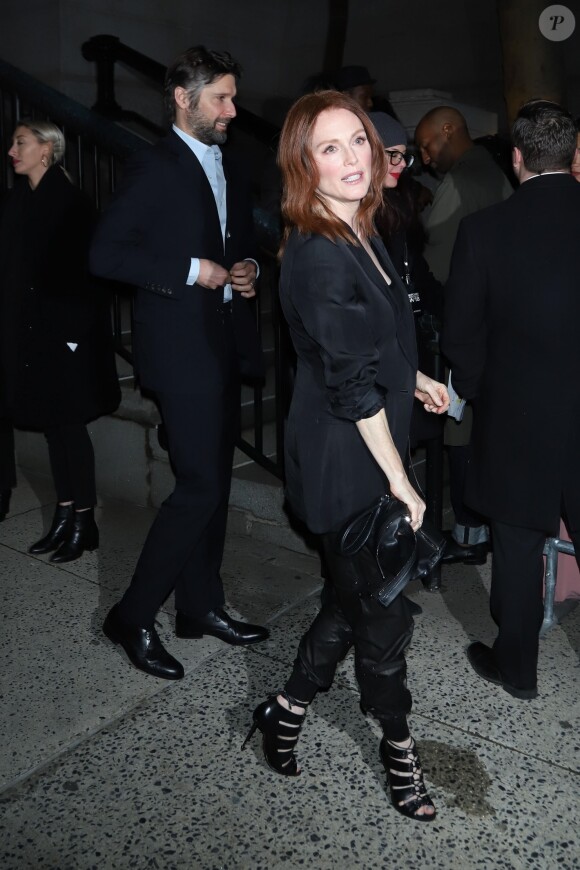 Julianne Moore et son mari Bart Freundlich - Défilé de mode Tom Ford, collection prêt-à-porter automne-hiver 2018-2019 lors de la Fashion Week de New York, le 8 février 2018.