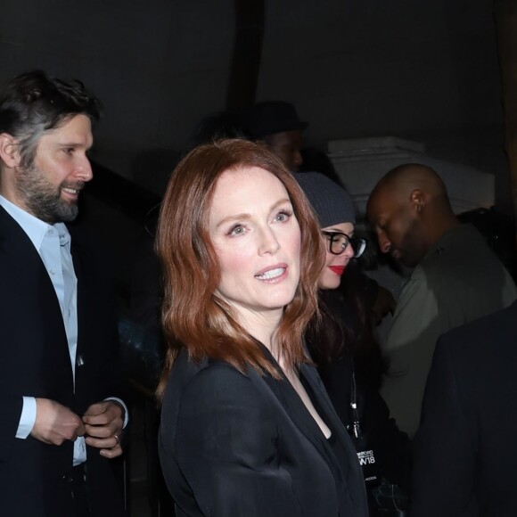 Julianne Moore et son mari Bart Freundlich - Défilé de mode Tom Ford, collection prêt-à-porter automne-hiver 2018-2019 lors de la Fashion Week de New York, le 8 février 2018.