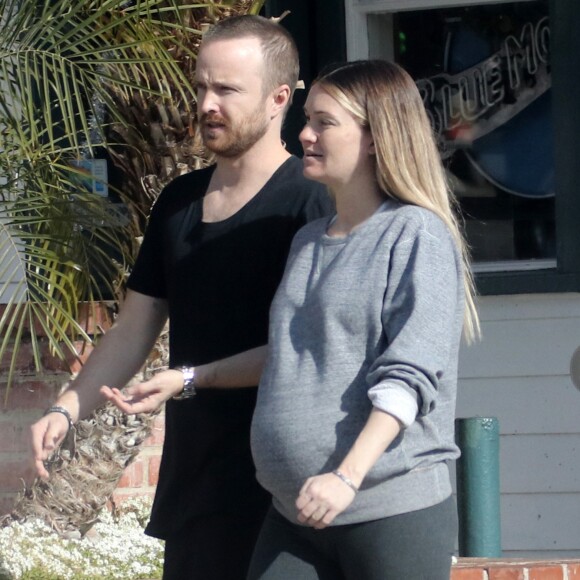 Exclusif - Aaron Paul et sa femme Lauren Parsekian vont déjeuner au restaurant à West Hollywood le 2 janvier 2018.