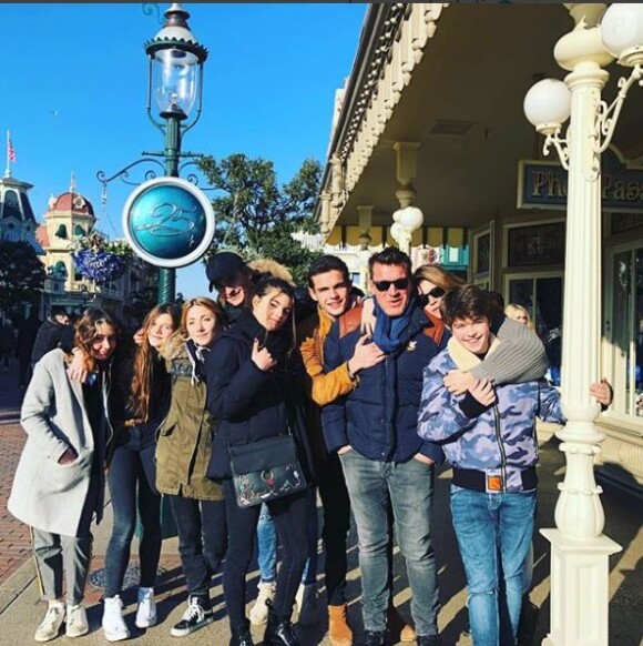 Benjamin Castaldi, ses fils Simon, Julien, Enzo, sa femme Aurore Aleman, Paloma - Disneyland Paris, 14 janvier 2018