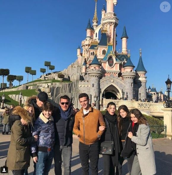 Benjamin Castaldi, ses fils Simon, Julien, Enzo, sa femme Aurore Aleman, Paloma - Disneyland Paris, 14 janvier 2018
