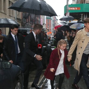 Victoria, David, Harper, Romeo et Cruz Beckham arrivent au restaurant français Balthazar dans le quartier de Soho à New York. Le 11 février 2018.