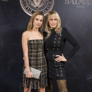 Ilona Smet et sa mère Estelle Lefébure au photocall de la soirée L'Oréal Paris X Balmain à l'école Nationale de Médecine lors de la Fashion Week Printemps/Eté 2018 à Paris, France, le 28 septembre 2017. © Olivier Borde/Bestimage