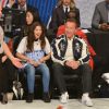 Salma (organisation After-School All-Stars) et Arnold Schwarzenegger assistent au NBA All-Star Game 2018 au Staples Center. Los Angeles, le 18 février 2018.