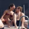 Exclusif - Michael Fassbender avec sa compagne Alicia Vikander et des amis passent la journée à la plage et sur un yacht à Formentera, le 5 juillet 2017.