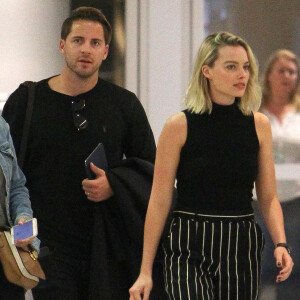 Exclusif - Margot Robbie et son mari Tom Ackerley arrivent à l'aéroport JFK de New York le 8 octobre 2017