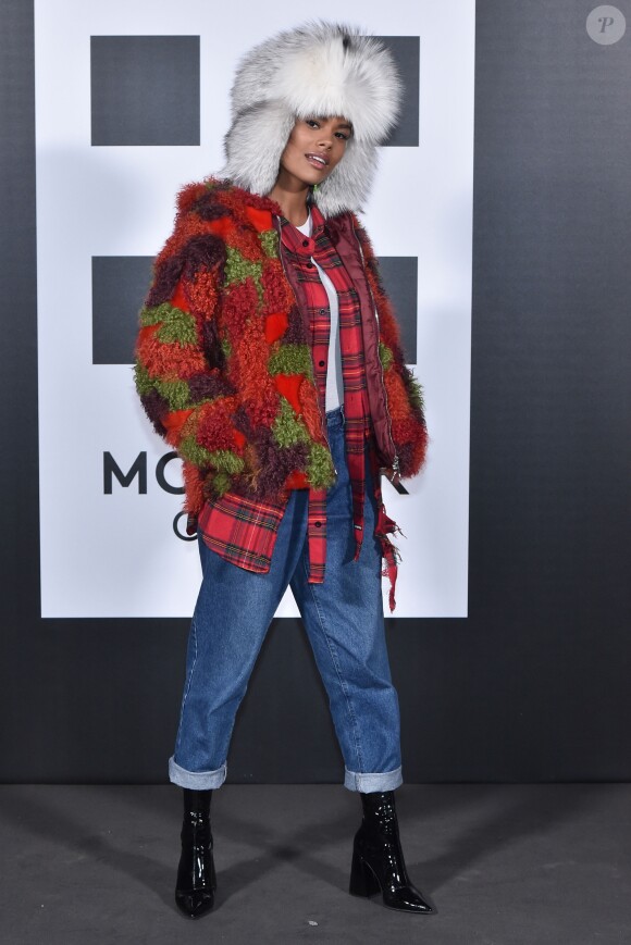 Tina Kunakey porte une veste Moncler Gamme Rouge (collection automne-hiver 2017) à Milan, le 20 février 2018.