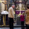 La princesse Victoria de Suède a emmené le 22 février 2018 ses enfants la princesse Estelle et le prince Oscar découvrir à la cathédrale de Stockholm l'exposition Vivat Regina, qui leur a été présentée par le chapelain, Ulf Lindgren. © Cour royale de Suède