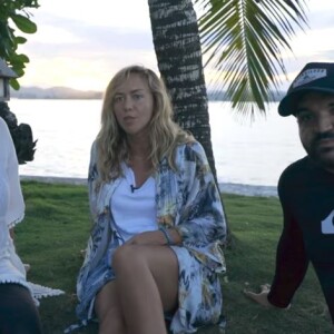 Énora Malagré lors de son voyage aux Philippines en compagnie de Salim et Linda, vainqueurs de "Pékin Express" (M6) en 2013 désormais influenceurs connus sous le nom des "Amoureux Voyageurs".