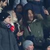 Amel Bent et son mari Patrick Antonelli dans les tribunes lors du match de Ligue 1 "PSG - OM (3-0)" au Parc des Princes à Paris, le 25 février 2018