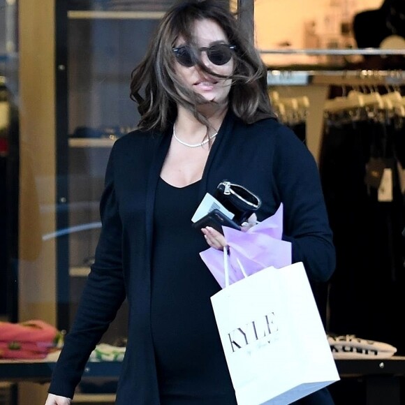 Eva Longoria (enceinte) à la sortie du magasin "Kyle by Kyle Richards" à Beverly Hills. Le 22 février 2018