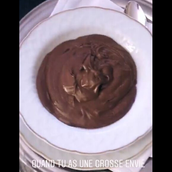 Caroline Receveur cède à la tentation du Nutella. Instagram, le 26 février 2018.