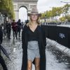 Caroline Receveur au défilé de mode L'Oréal Paris sur l'avenue des Champs-Elysées lors de la fashion week à Paris, le 1er octobre 2017. © Olivier Borde/Bestimage