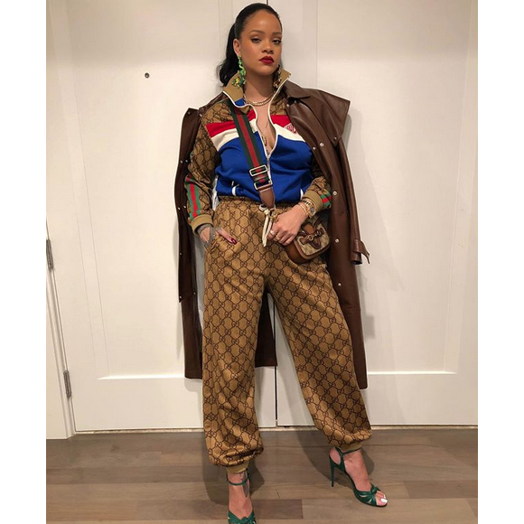 Rihanna, toute de Gucci vêtue. Février 2018.