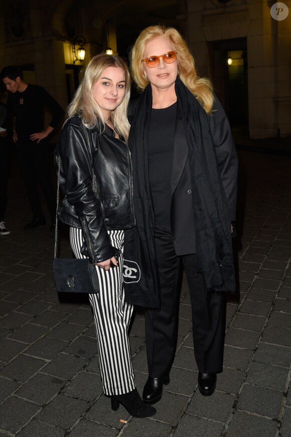 Sylvie Vartan avec sa fille Darina Scotti-Vartan à la générale de la pièce "La Vraie Vie" au théâtre Edouard 7 à Paris, le 18 septembre 2017. © Guirec Coadic/Bestimage