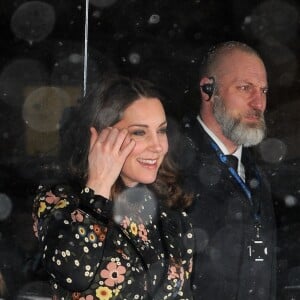 La duchesse Catherine de Cambridge, enceinte et vêtue d'une robe Orla Kiely, inaugurait le 28 février 2018 l'exposition "Géants de l'ère victorienne : la naissance de la photographie d'art", à la National Portrait Gallery, dont elle assume le patronage, à Londres. Elle en a signé l'avant-propos ainsi qu'un parcours d'oeuvres choisies par ses soins.