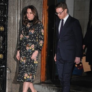 La duchesse Catherine de Cambridge, enceinte et vêtue d'une robe Orla Kiely, inaugurait le 28 février 2018 l'exposition "Géants de l'ère victorienne : la naissance de la photographie d'art", à la National Portrait Gallery, dont elle assume le patronage, à Londres. Elle en a signé l'avant-propos ainsi qu'un parcours d'oeuvres choisies par ses soins.