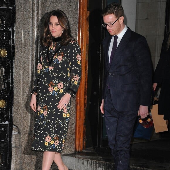 La duchesse Catherine de Cambridge, enceinte et vêtue d'une robe Orla Kiely, inaugurait le 28 février 2018 l'exposition "Géants de l'ère victorienne : la naissance de la photographie d'art", à la National Portrait Gallery, dont elle assume le patronage, à Londres. Elle en a signé l'avant-propos ainsi qu'un parcours d'oeuvres choisies par ses soins.