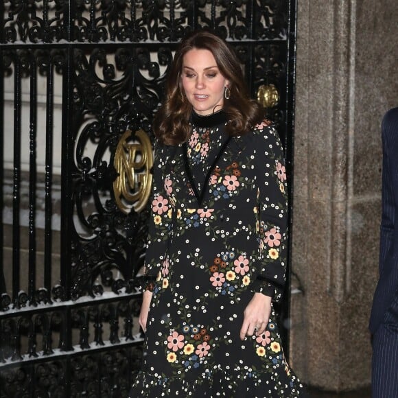 La duchesse Catherine de Cambridge, enceinte et vêtue d'une robe Orla Kiely, inaugurait le 28 février 2018 l'exposition "Géants de l'ère victorienne : la naissance de la photographie d'art", à la National Portrait Gallery, dont elle assume le patronage, à Londres. Elle en a signé l'avant-propos ainsi qu'un parcours d'oeuvres choisies par ses soins.