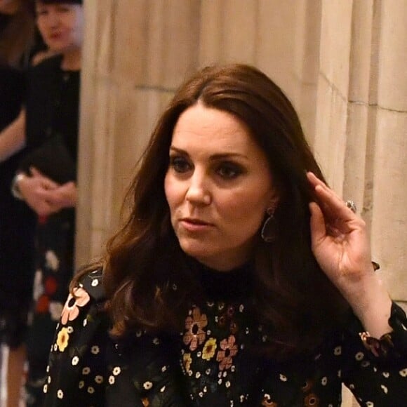 La duchesse Catherine de Cambridge, enceinte et vêtue d'une robe Orla Kiely, inaugurait le 28 février 2018 l'exposition "Géants de l'ère victorienne : la naissance de la photographie d'art", à la National Portrait Gallery, dont elle assume le patronage, à Londres. Elle en a signé l'avant-propos ainsi qu'un parcours d'oeuvres choisies par ses soins.