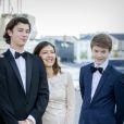  Le prince Nikolai de Danemark avec sa mère la comtesse Alexandra de Frederiksborg (Manley) et son frère le prince Felix lors de ses 18 ans le 28 août 2017. 